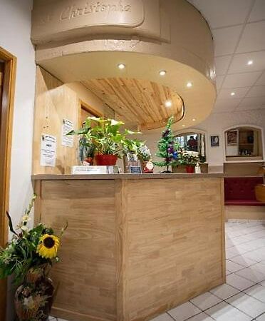 Hotel-Restaurant Le Saint Christophe Lourdes Eksteriør bilde
