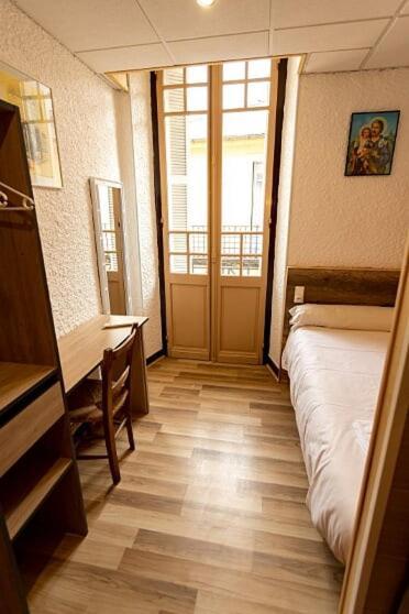Hotel-Restaurant Le Saint Christophe Lourdes Eksteriør bilde